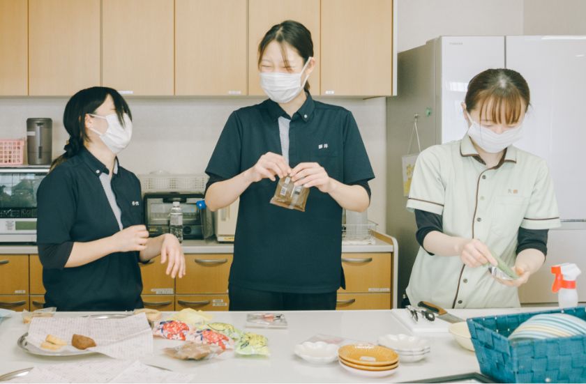 直接支援を体験し、仕事内容と社会貢献性について学べるコース