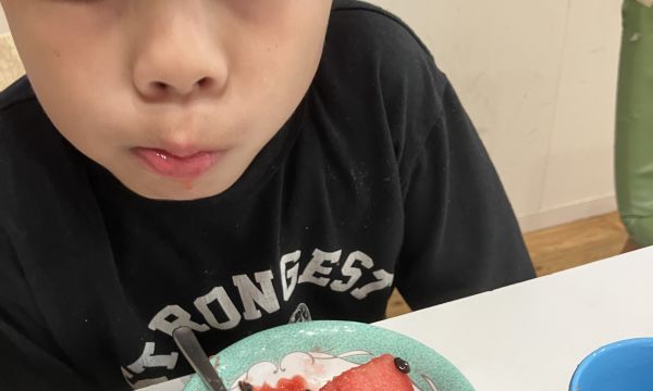 地域の方からとっても大きなすいかをいただきました！🍉
